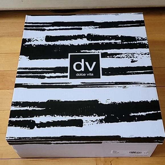 Dolce Vita Lug Sole Chelsea Boot, New In Box, Size 9.5 Color: Camel - Picture 14 of 15